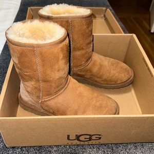 UGG classic short Size 6